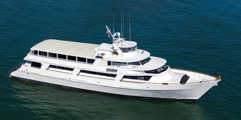 Icon Yacht - City Experiences - weddngcompass.com