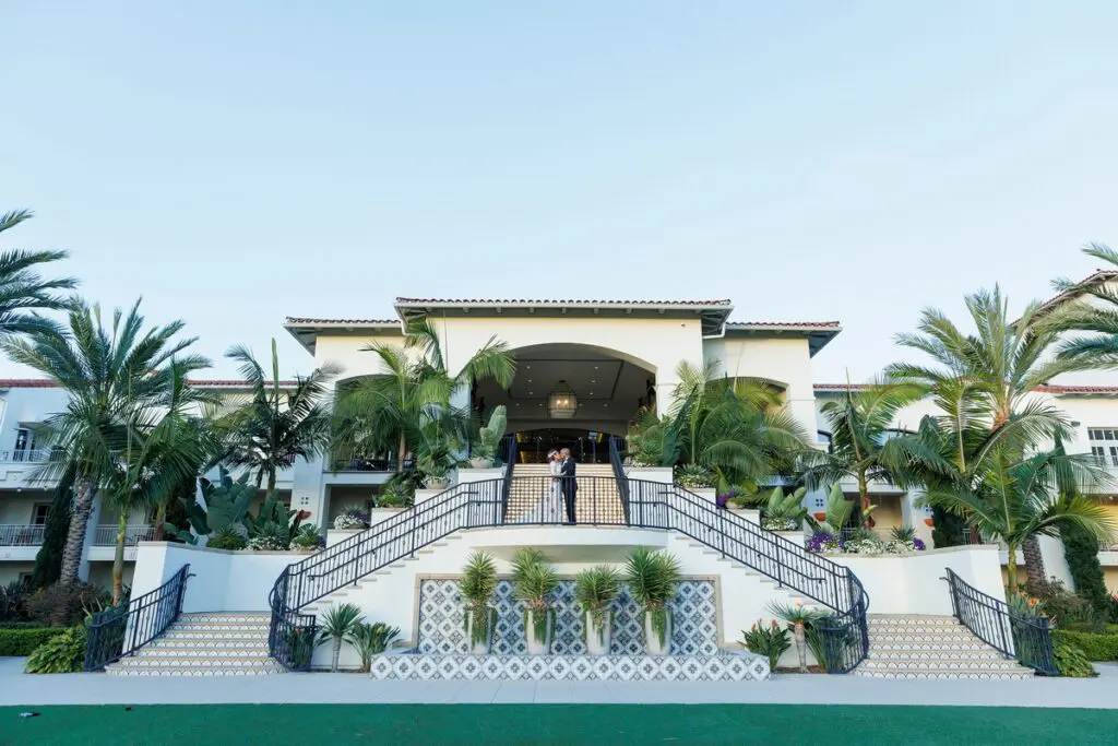 Franks Salas Photography - Wedding Couple Staircase