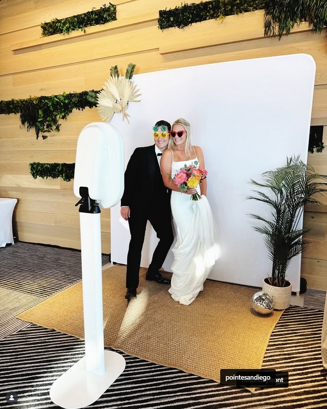 Confetti Photo Booth - ConfettiPB.com